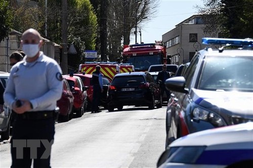 Rambouillet : attaque au couteau dans un commissariat, une policière tuée - ảnh 1