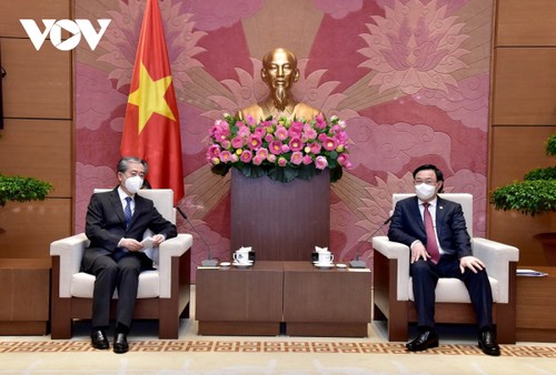 Vuong Dinh Huê: Le Vietnam tient absolument à renforcer son partenariat stratégique avec la Chine - ảnh 1