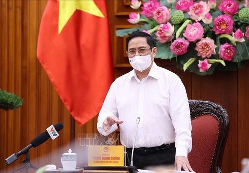 Pham Minh Chinh à la réunion de la permanence du gouvernement sur la lutte anti-Covid-19 - ảnh 1