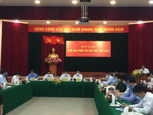 Nguyên Trong Nghia préside une conférence sur les activités des organes de presse et des éditions - ảnh 1