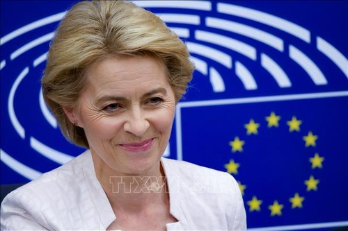 Ursula von der Leyen en tournée pour défendre le plan de relance européen - ảnh 1