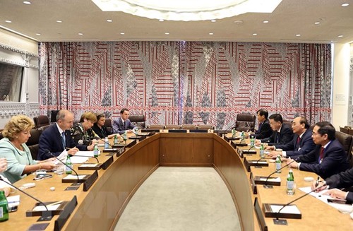 Nguyên Xuân Phuc rencontre des dirigeants de plusieurs pays et de la Banque mondiale - ảnh 2