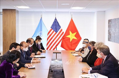 Rencontre entre le président Nguyên Xuân Phuc et des Américains  - ảnh 1