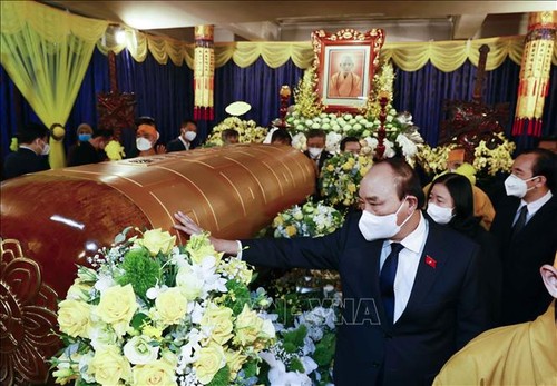 Le président Nguyên Xuân Phuc rend hommage au vénérable Thich Phô Tuê - ảnh 1