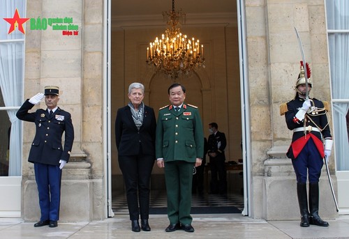 Hoàng Xuân Chiên travaille avec Geneviève Darrieussecq - ảnh 1