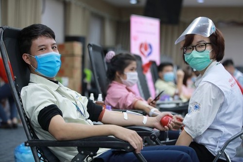 Le Vietnam s’efforcera de mobiliser 1,5 million d’unités de sang en 2022 - ảnh 1