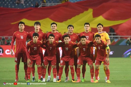Football: La sélection nationale vietnamienne se maintient dans le groupe des 100 meilleures du monde - ảnh 1