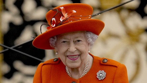 Covid-19: La reine Elizabeth II positive au SARS-CoV-2 avec des symptômes “légers“ - ảnh 1