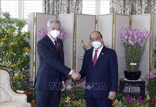 Nguyên Xuân Phuc rencontre les dirigeants singapouriens - ảnh 2