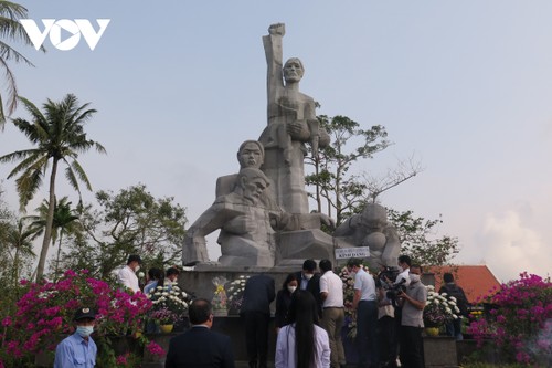 Quang Ngai commémore les victimes du massacre de Son My - ảnh 1