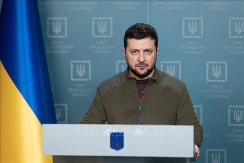 Ukraine : Volodymyr Zelensky prolonge la loi martiale de 30 jours - ảnh 1