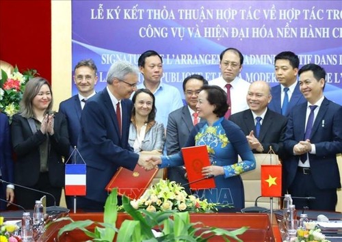 Le Vietnam et la France renforcent leur coopération dans la modernisation de l’administration publique - ảnh 1