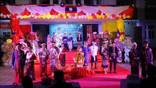 Les étudiants laotiens à Huê accueillent leur nouvel an traditionnel - ảnh 1