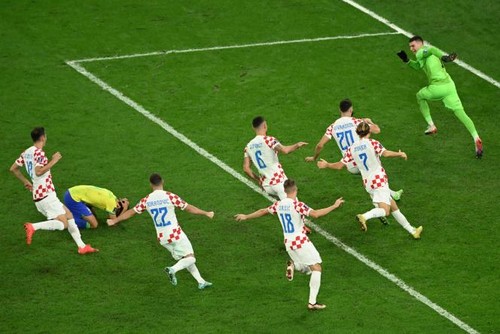 Coupe du Monde au Qatar : l’Argentine rejoint la Croatie en demi-finale - ảnh 1