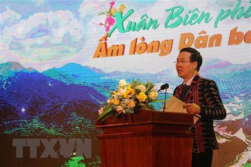 Têt 2023: Vo Van Thuong remet des cadeaux aux habitants du district d’A Luoi - ảnh 1