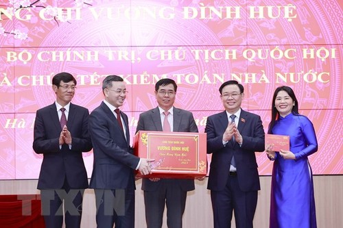 Vuong Dinh Huê présente ses vœux du Têt à l’Audit d’État - ảnh 1