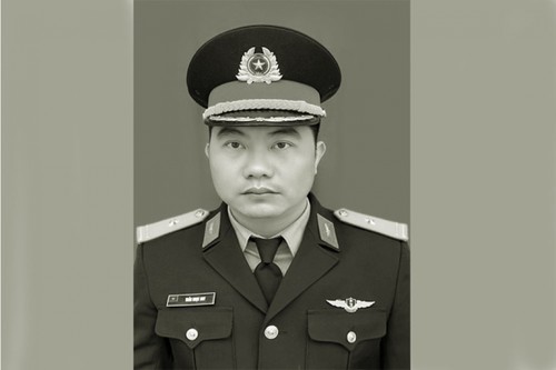 Remise à titre posthume de l’Ordre de la Défense de la Patrie au commandant Trân Ngoc Duy - ảnh 1