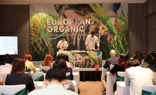 Colloque: «Les saveurs organiques européennes au Vietnam - l’avenir de l’agriculture organique» - ảnh 2