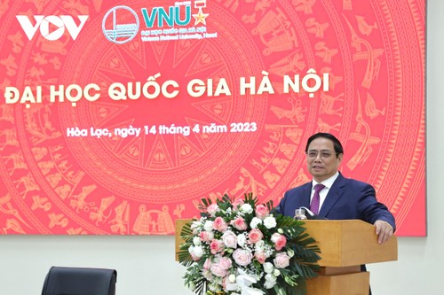 Pham Minh Chinh: l’Université nationale de Hanoï devrait être un lieu de convergence pour les scientifiques de premier plan du Vietnam et du monde - ảnh 1