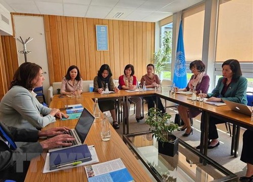 Une délégation du Comité central de l’Union des femmes du Vietnam en France - ảnh 1