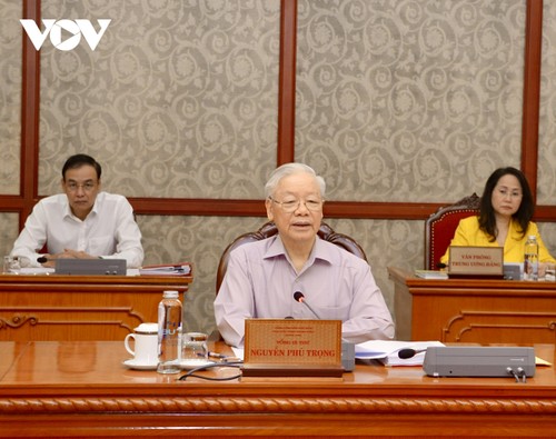Nguyên Phu Trong préside une réunion du Bureau politique sur la grande union nationale - ảnh 1
