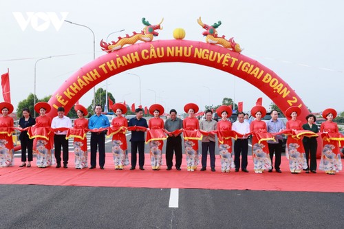 Pham Minh Chinh à la cérémonie de lancement de la deuxième phase du pont Nhu Nguyêt - ảnh 1