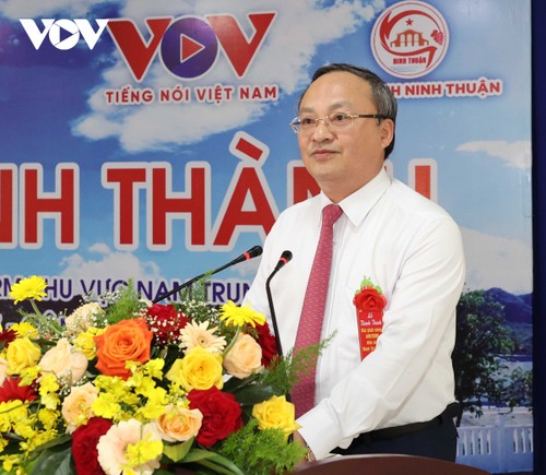 Vo Van Thuong assiste à l'inauguration d’une station d’émisson de la Voix du Vietnam pour le centre méridional  - ảnh 2