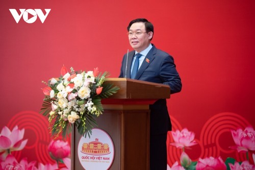 Vuong Dinh Huê: «La presse doit s’impliquer dans l’édification d’un État de droit socialiste du Vietnam» - ảnh 1