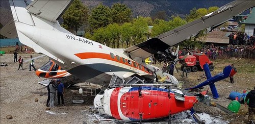 Népal: six morts dans un crash d’hélicoptère de tourisme - ảnh 1