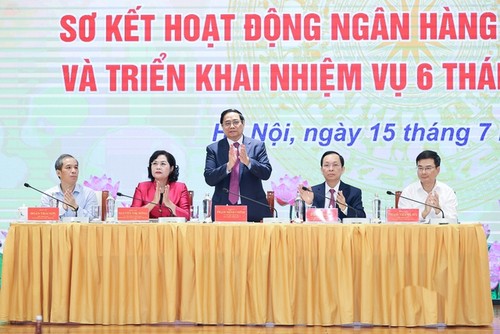 Pham Minh Chinh à une conférence-bilan du secteur bancaire - ảnh 1