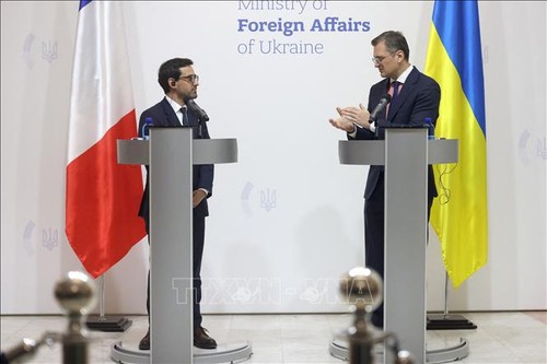 Stéphane Séjourné à Kiev: l’Ukraine demeure la priorité de la France - ảnh 1