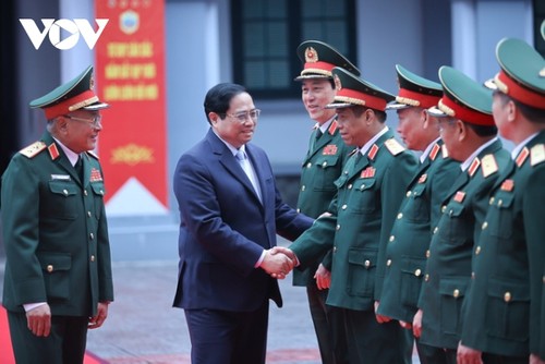 Têt: Pham Minh Chinh présente ses voeux au Département général numéro 2 du ministère de la Défense - ảnh 1