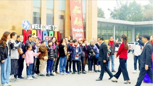 Le poste-frontière de Mong Cai enregistre mille entrées au Jour de l’An - ảnh 1
