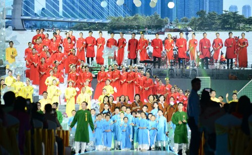 Coup d’envoi de la 10e fête de l’ao dài à Hô Chi Minh-ville - ảnh 1