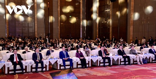 Vuong Dinh Huê au Forum sur la promotion de l’investissement et du commerce Vietnam-Chine à Kunming - ảnh 1