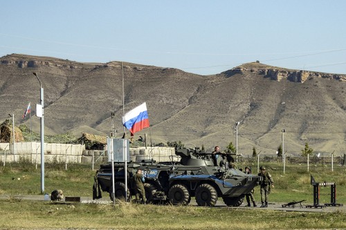 Dmitri Peskov: Le retrait des soldats de maintien de la paix russes au Haut-Karabakh est conforme aux évolutions régionales - ảnh 1