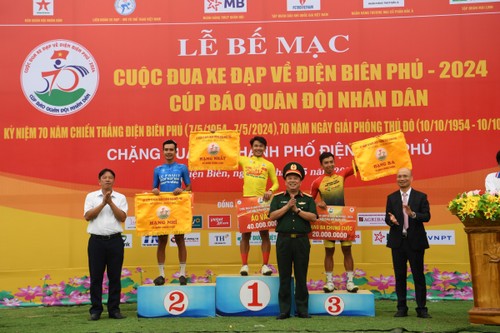 Clap de fin pour la course cycliste vers Diên Biên Phu 2024 - ảnh 1