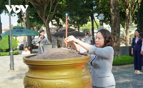 Vo Thi Anh Xuân travaille avec les autorités du district de Dât Do - ảnh 1