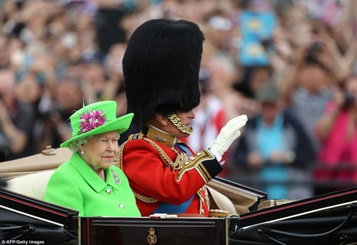 Великобритания праздновала 90-летие Елизаветы II - ảnh 1