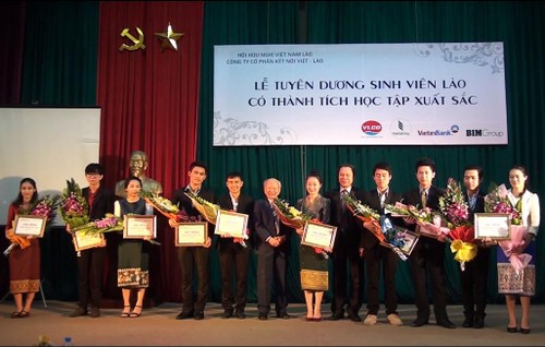 О вьетнамских семьях, ставших связующим мостом дружбы между Вьетнамом и Лаосом - ảnh 1