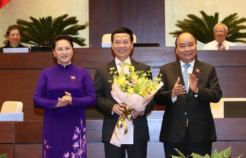 НС СРВ утвердило назначение Нгуен Мань Хунга на должность министра информации и коммуникаций  - ảnh 1