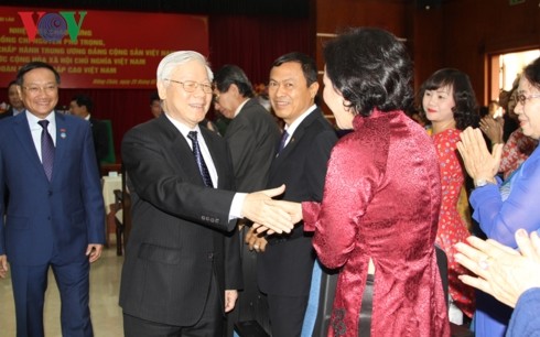 Нгуен Фу Чонг: Посольство СРВ в Лаосе должно успешно выполнять связующую роль между двумя странами - ảnh 1
