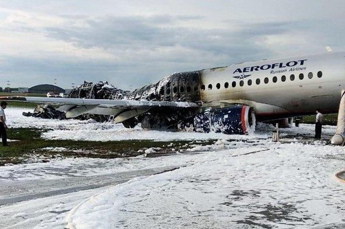 Пилот Денис Евдокимов рассказал, что случилось с самолетом Superjet 100  - ảnh 1