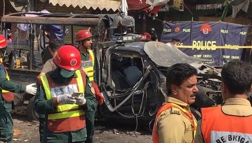 Пакистан: в результате взрыва у мечети погибли десятки человек - ảnh 1
