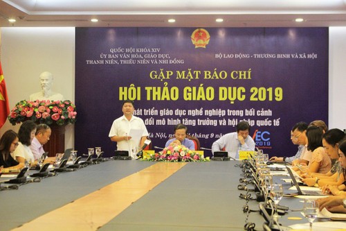 Вьетнам развивает профобучение на фоне обновления модели экономического роста и международной интеграции - ảnh 1