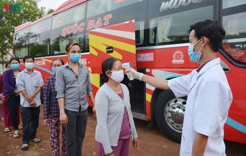 Вьетнамцы поддерживают Указ премьер-министра страны №16 «О противодействии эпидемии Covid-19» - ảnh 1