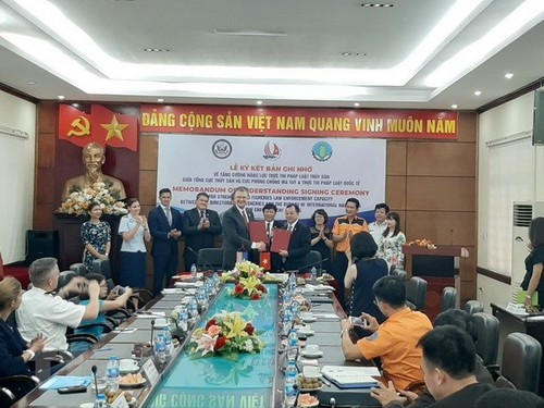 Вьетнам и США подписали меморандум о повышении способности выполнения закона о рыбном хозяйстве - ảnh 1