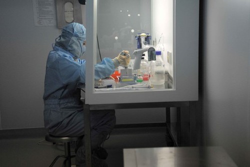 Вьетнам направил образец вакцины от Сovid-19 в США для клинических испытаний - ảnh 1