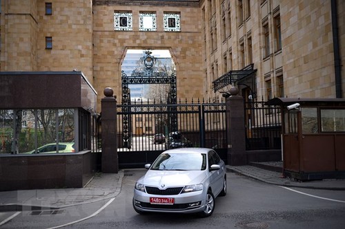 Россия потребовала сократить число сотрудников посольства Чехии в Москве - ảnh 1