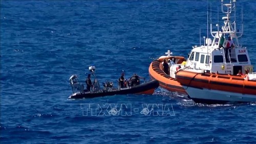 Сотни мигрантов были спасены в Средиземном море и Северной Атлантике - ảnh 1